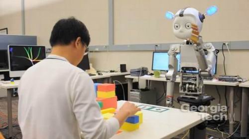 美国佐治亚理工学院社交智能机械实验室研制的机器人“西蒙”