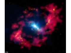 天文学家观测到犹如“魔眼”的黑洞