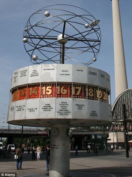 柏林的一台原子钟。日本科学家研制出一台灵敏度极高的光晶格钟，能够探测到地球引力发生的变化。