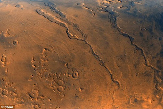 科学家称: 火星干旱几十亿年不具孕育生命条件