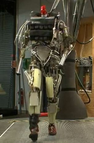 美研制双腿类人士兵机器人：会出汗做俯卧撑