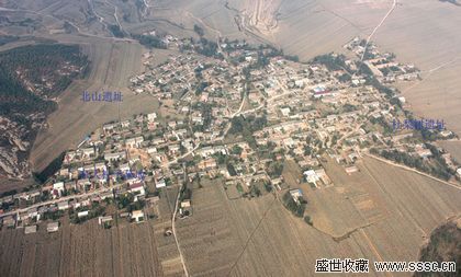 墓地位于辽宁省建昌县碱厂乡东大杖子村内，因1999年文物与公安部门合作破获一起涉及国内外的盗掘古墓、走私文物大案（10·28大案）后得知的。