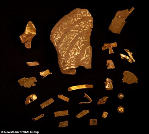 盎格鲁—撒克逊时代的宝藏，迄今已发现的90件珍宝，大多都非常小。