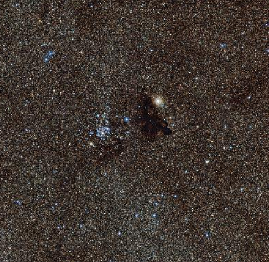ESO最新拍摄“宇宙黑域”：酷似一只壁虎