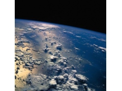 地球质量存在异常 或被暗物质环绕