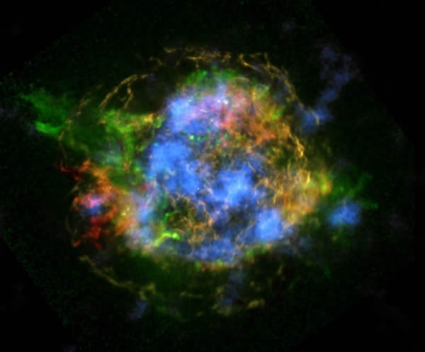 第一张超新星残余物的放射性地图。蓝色展示了利用美国宇航局NuSTAR太空天文台观测到的高能量X射线的放射性物质。