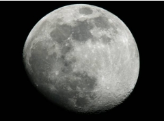美国科学家发现月球最真实的形状：略微扁平