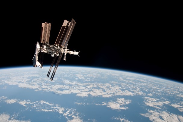 ISS的时间比地球慢0.007秒