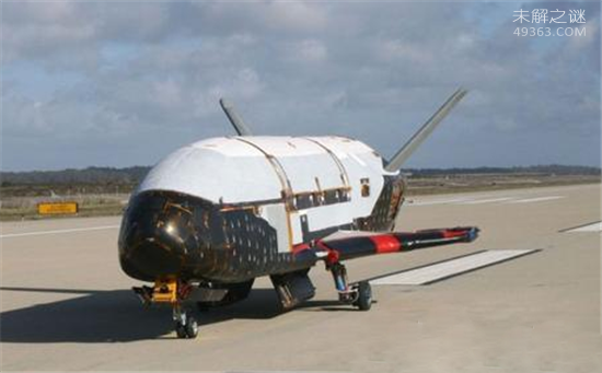  X-37B漫游太空718天后回到地球