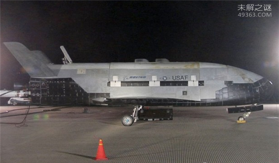 X-37B漫游太空718天后回到地球