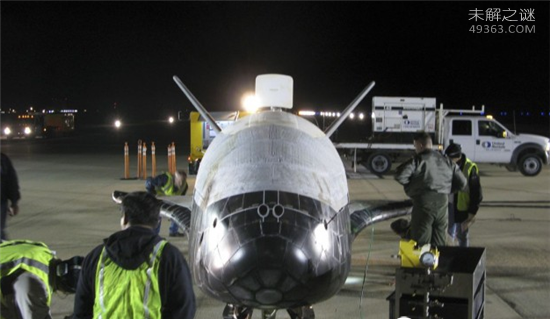 美国空天飞机返航 X-37B漫游太空718天后回到地球