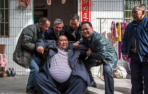 中国最胖的人，男子结扎后致体重达520斤(图)