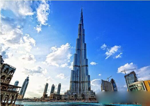 世界上最高的建筑，迪拜哈利法塔(迪拜塔)高达828米