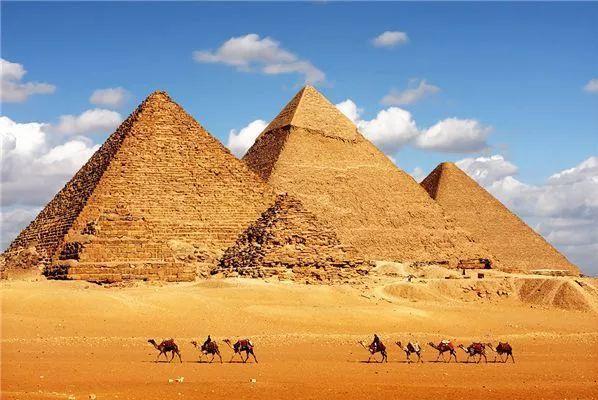 金字塔中发生的灵异事件：200多人离奇的摔死