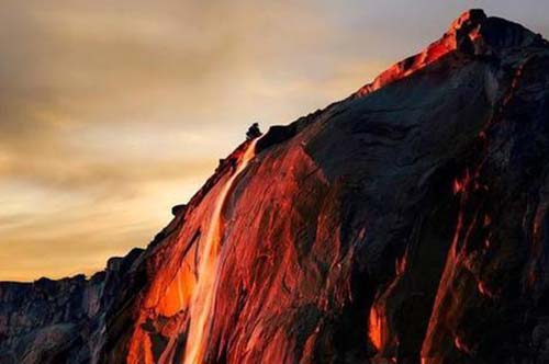 美国约塞米蒂国家公园现火瀑布奇景(组图)