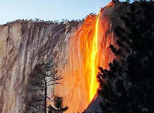 美国约塞米蒂国家公园现火瀑布奇景(组图)