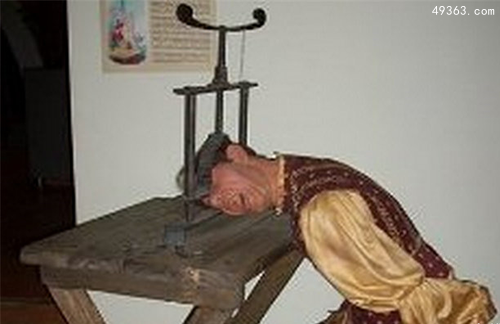 （胆小慎点）欧洲中世纪十大酷刑：乳房裂具惩罚通奸女人
